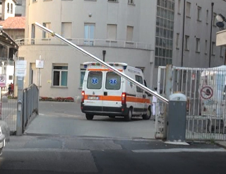 Salvato da tre infermieri fuori servizio dopo un malore in strada